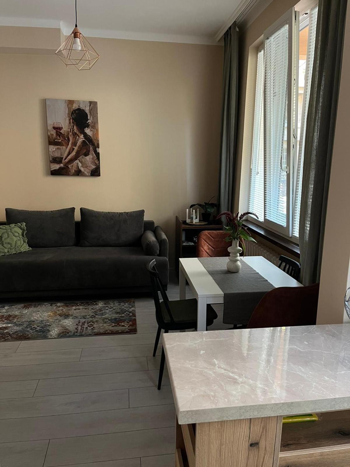 Apartemen El *