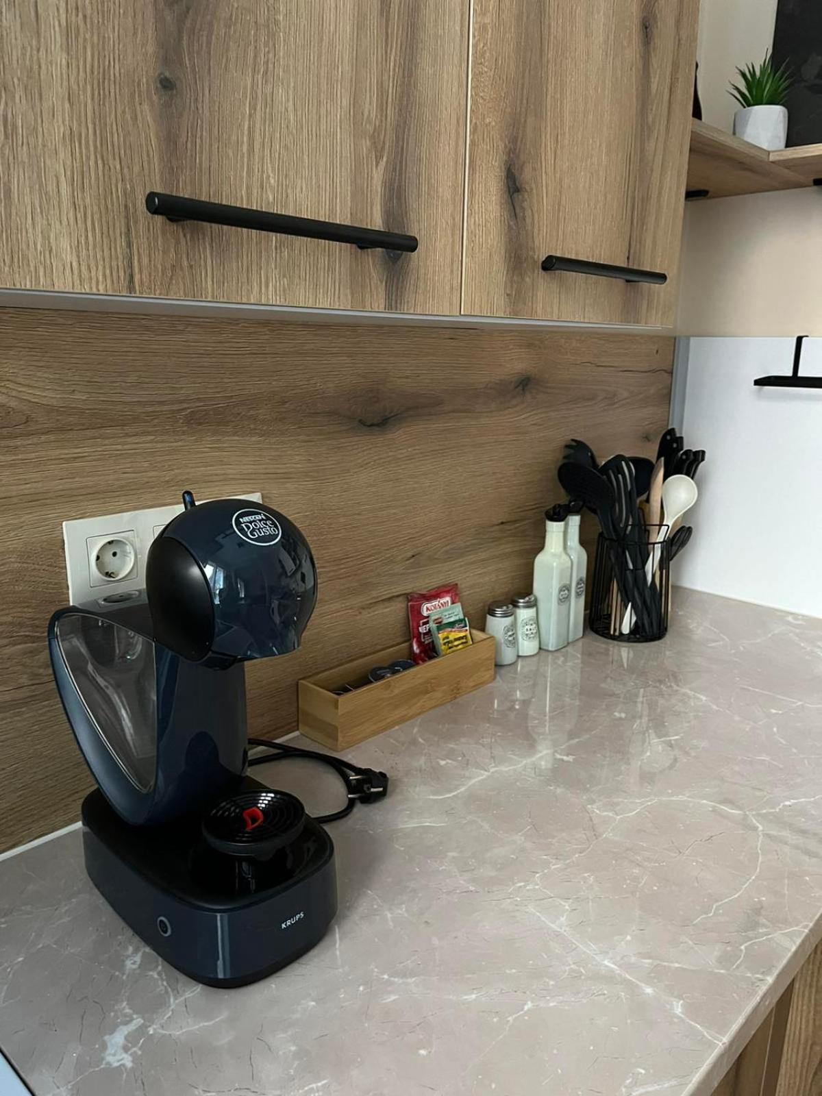 Apartemen El *